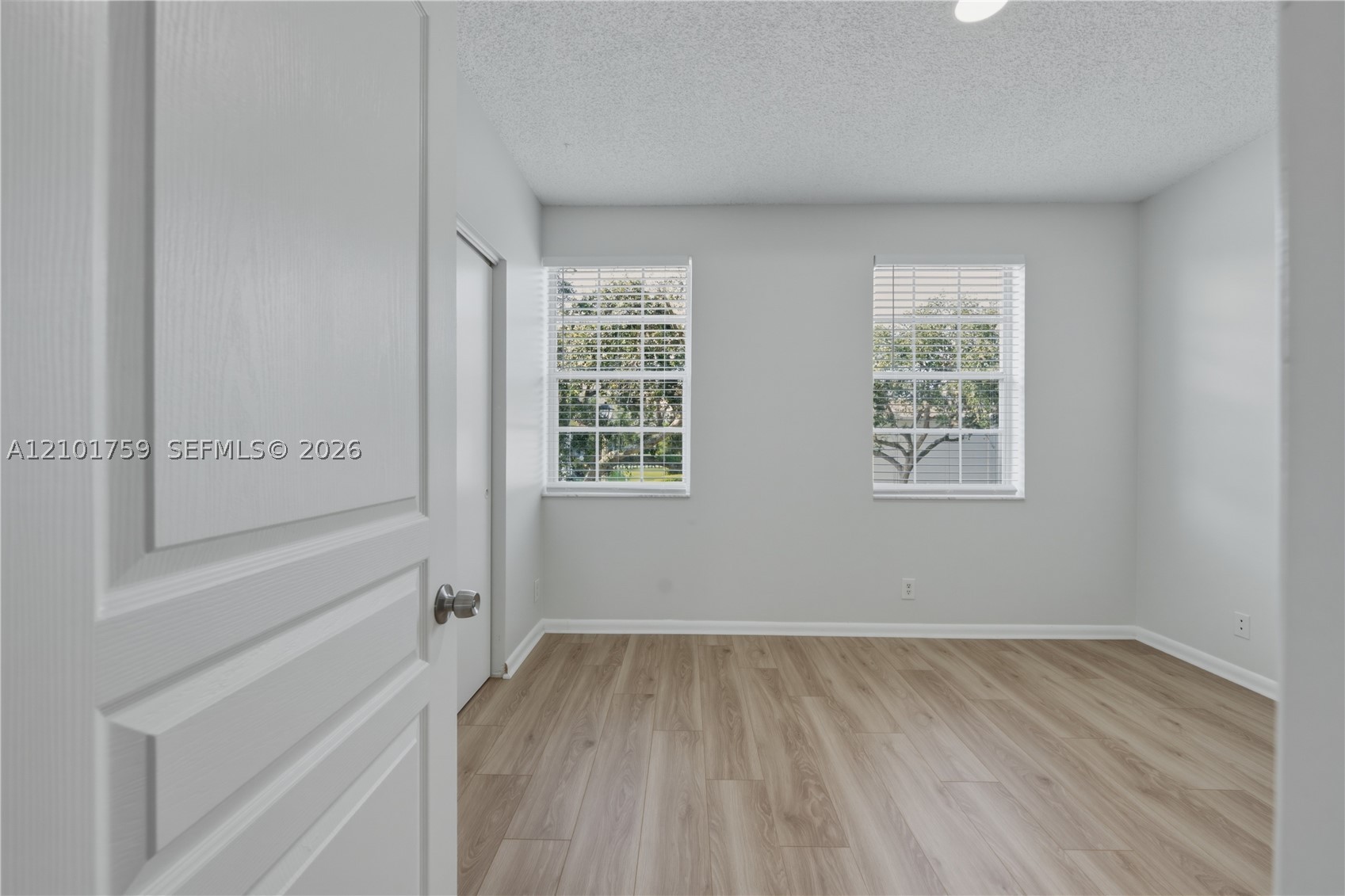 16731 Hemingway Dr, Weston FL 33326