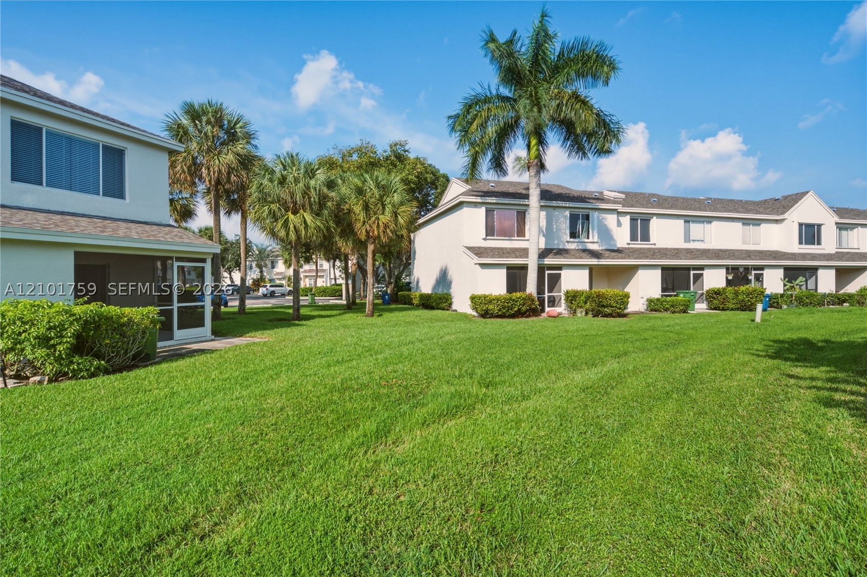 16731 Hemingway Dr, Weston FL 33326