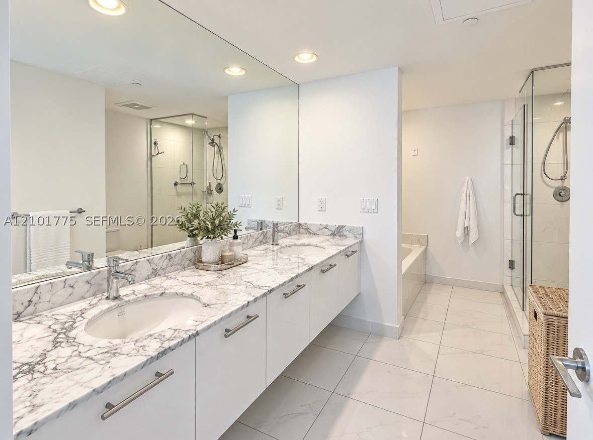 500 Brickell Ave #2405, Miami FL 33131