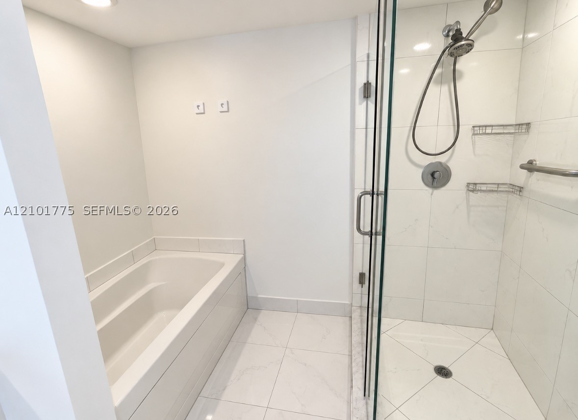 500 Brickell Ave #2405, Miami FL 33131