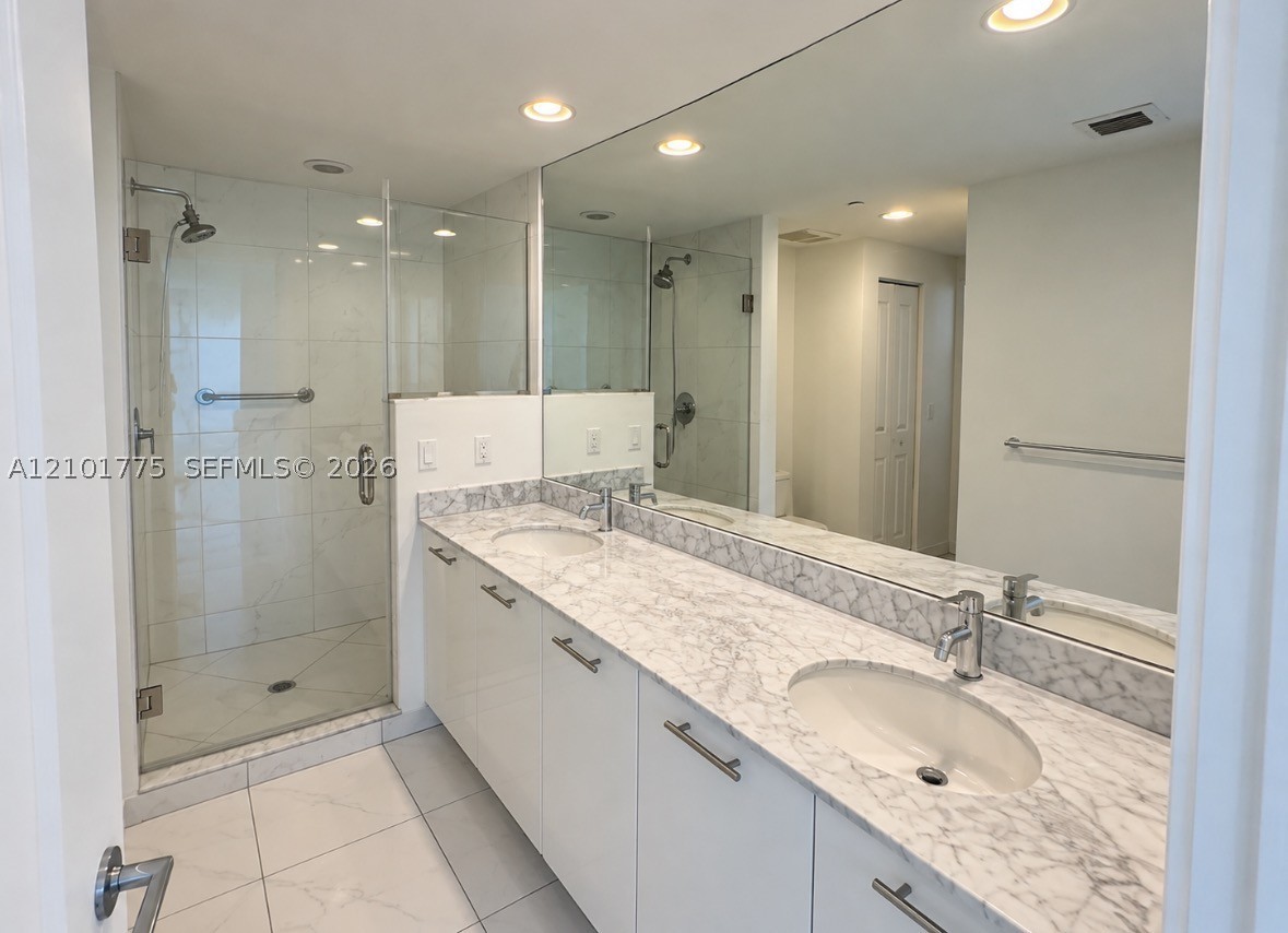 500 Brickell Ave #2405, Miami FL 33131