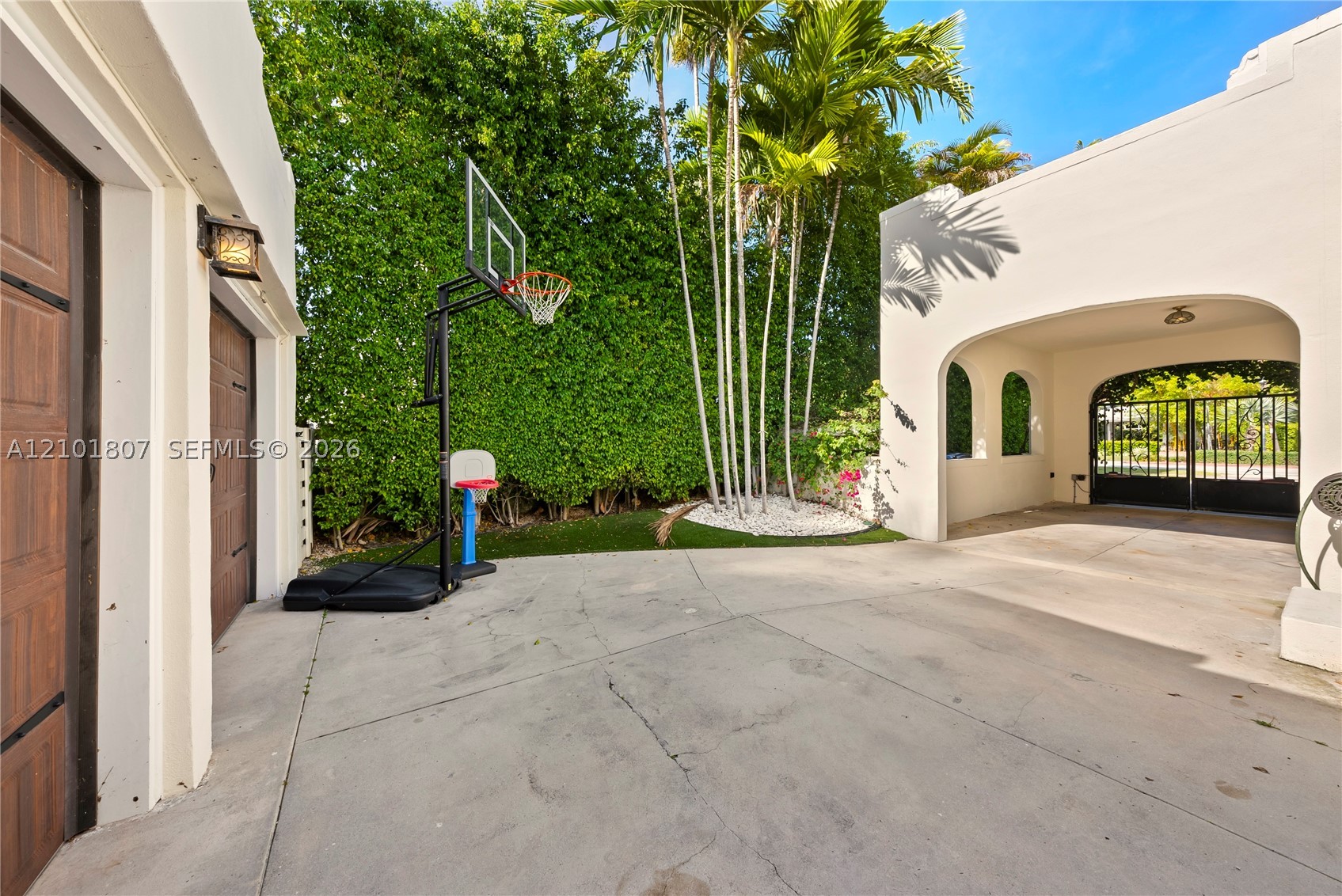 5800 La Gorce Dr, Miami Beach FL 33140