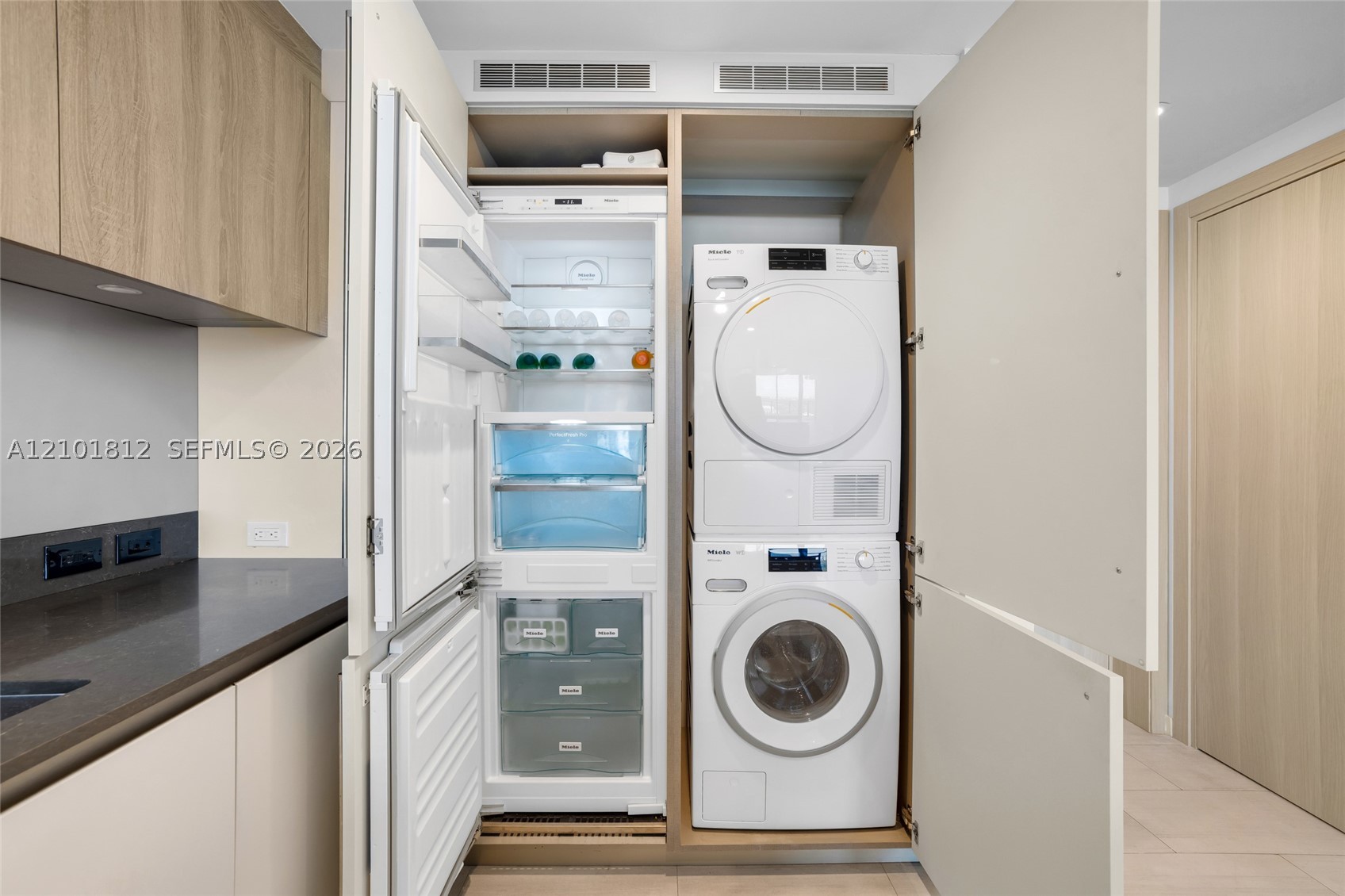 1000 Brickell Plz #3904, Miami FL 33131