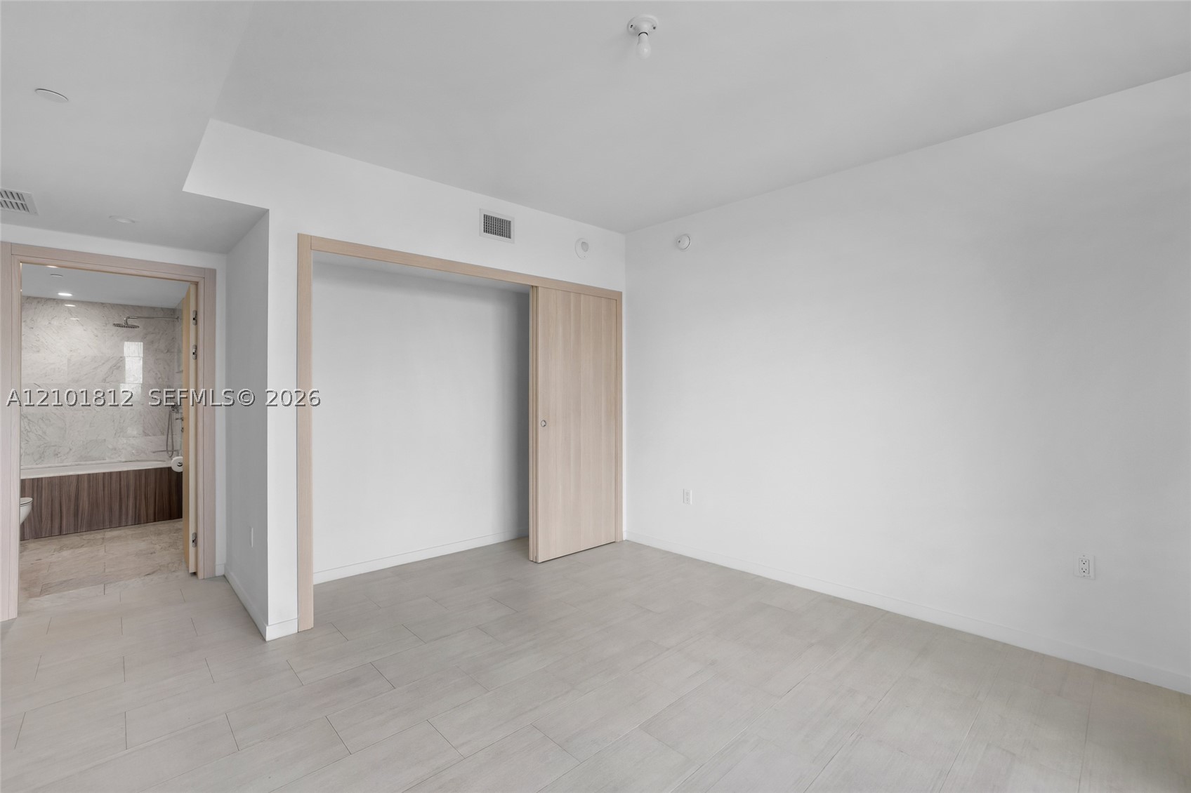 1000 Brickell Plz #3904, Miami FL 33131