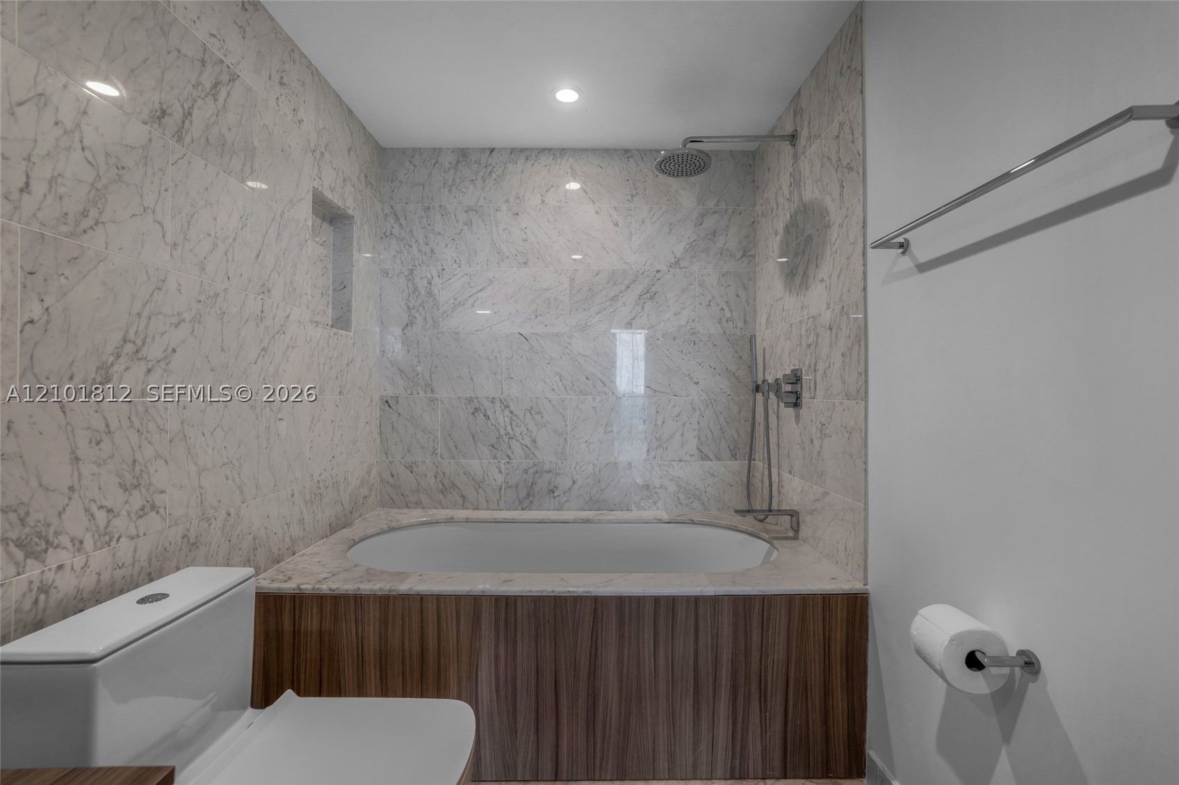 1000 Brickell Plz #3904, Miami FL 33131