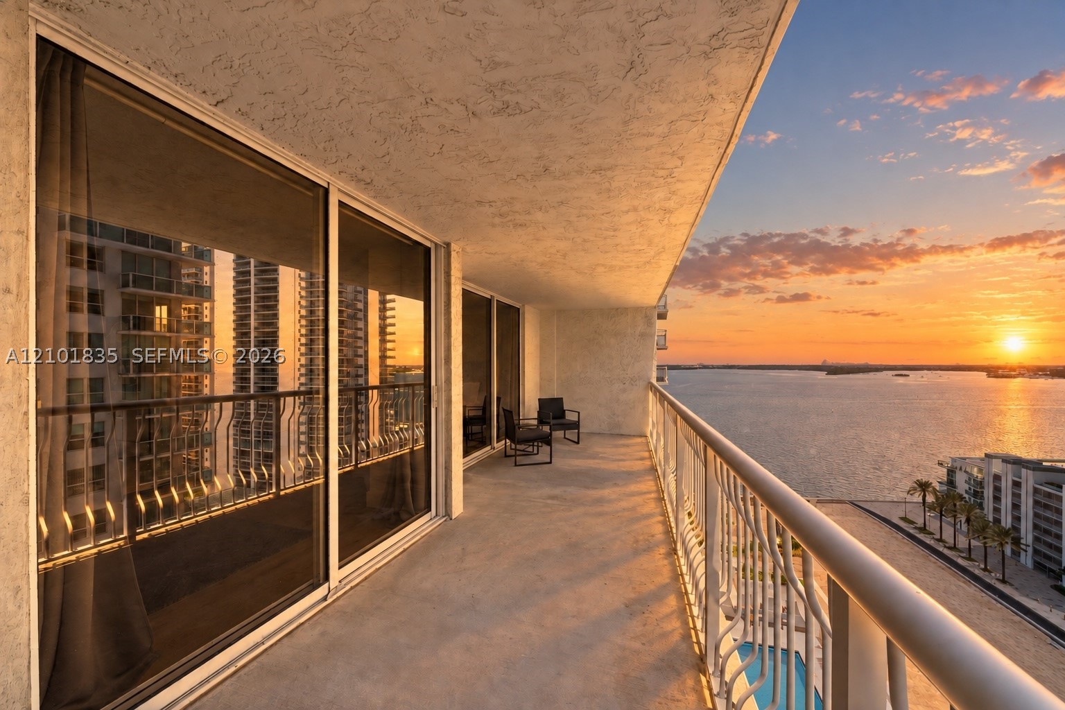 1200 Brickell Bay Dr #1907, Miami FL 33131