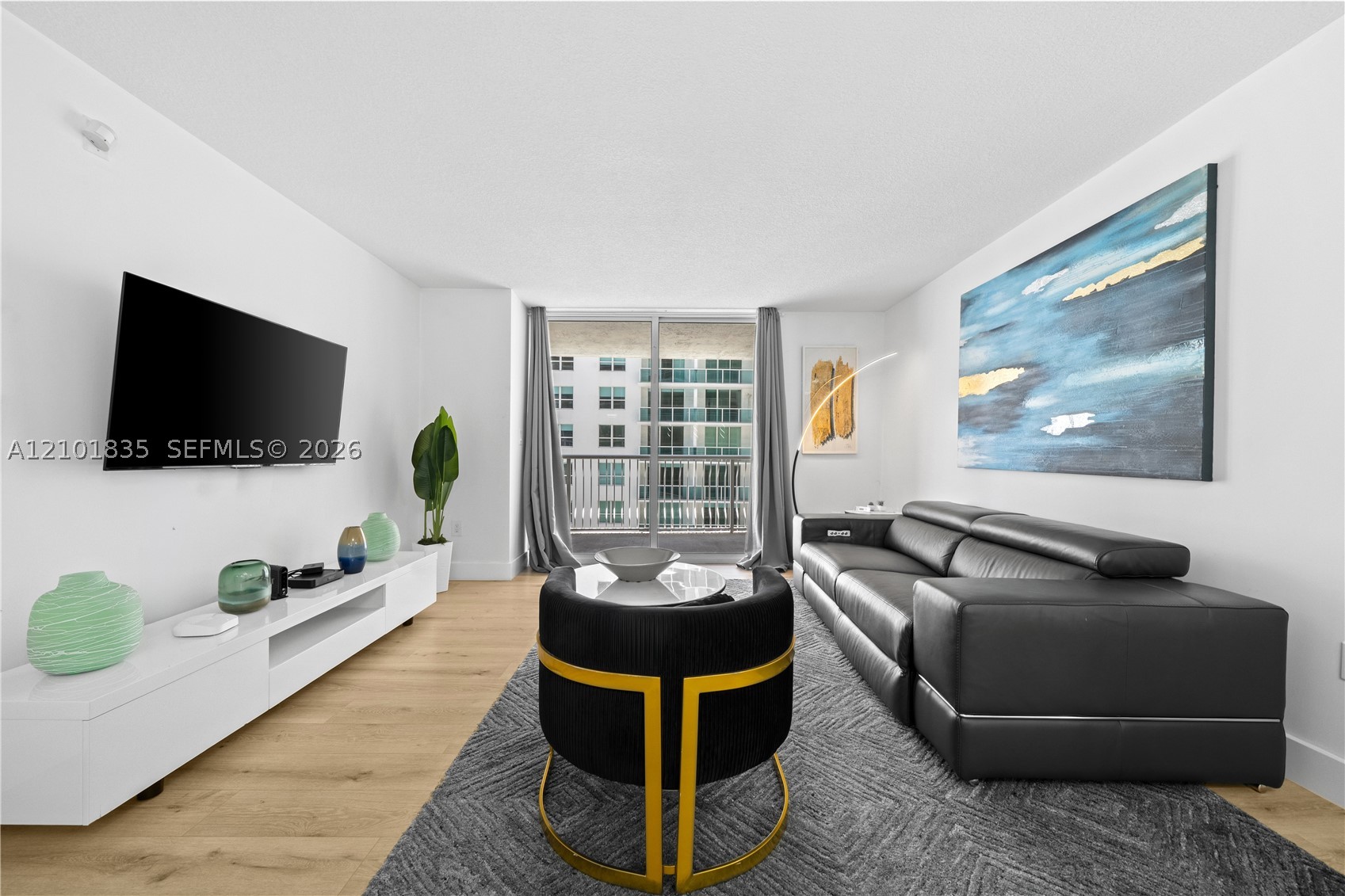 1200 Brickell Bay Dr #1907, Miami FL 33131