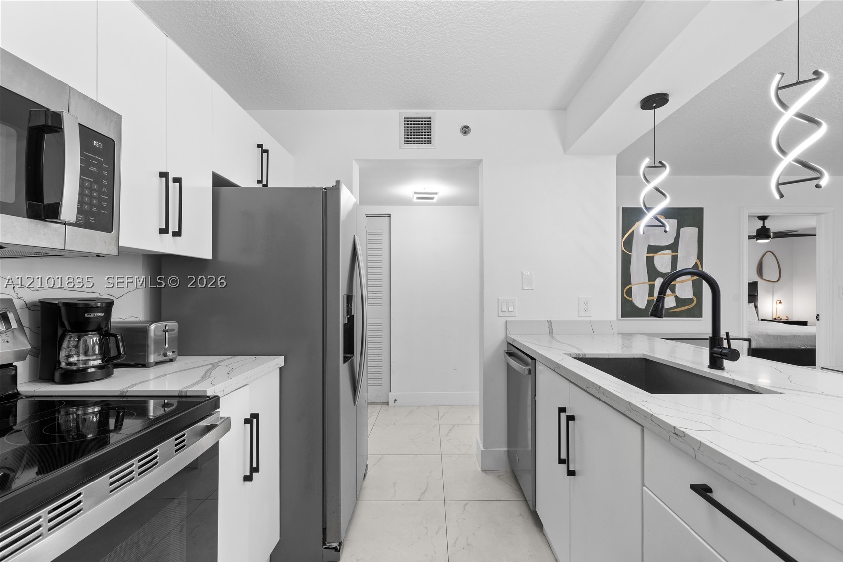 1200 Brickell Bay Dr #1907, Miami FL 33131