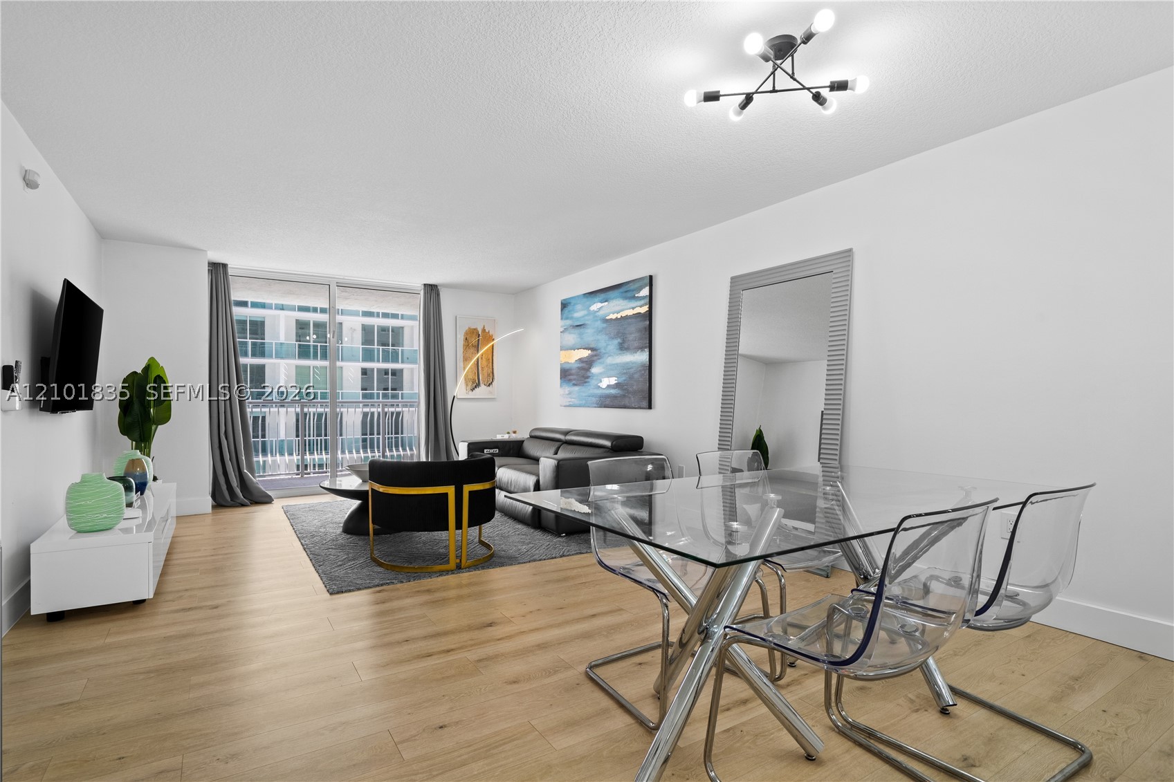 1200 Brickell Bay Dr #1907, Miami FL 33131