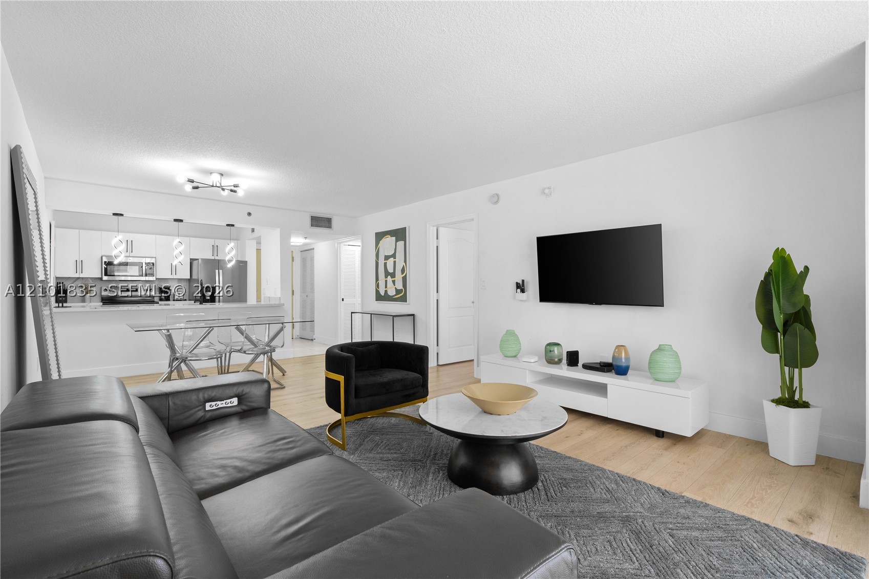 1200 Brickell Bay Dr #1907, Miami FL 33131