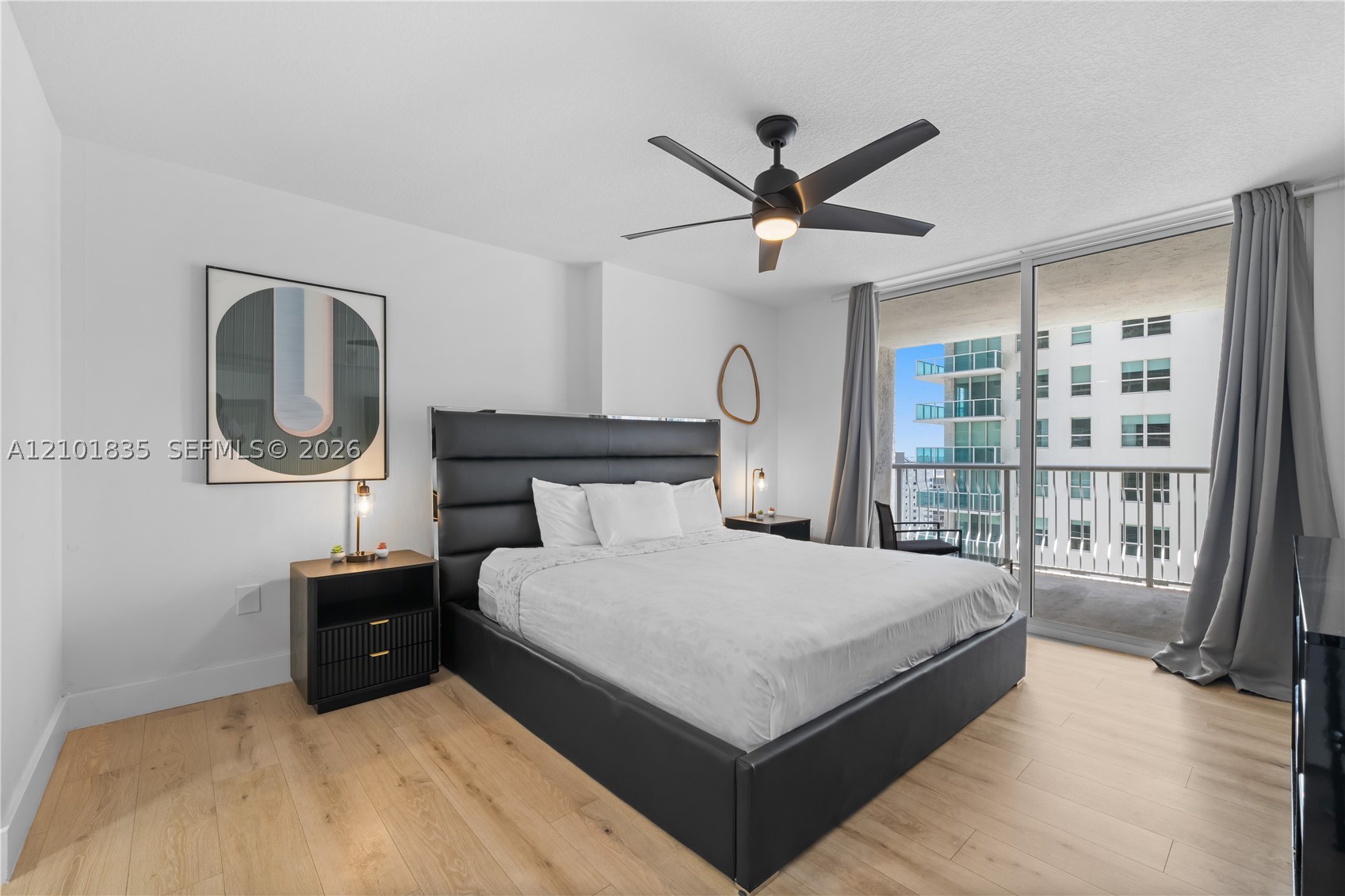 1200 Brickell Bay Dr #1907, Miami FL 33131
