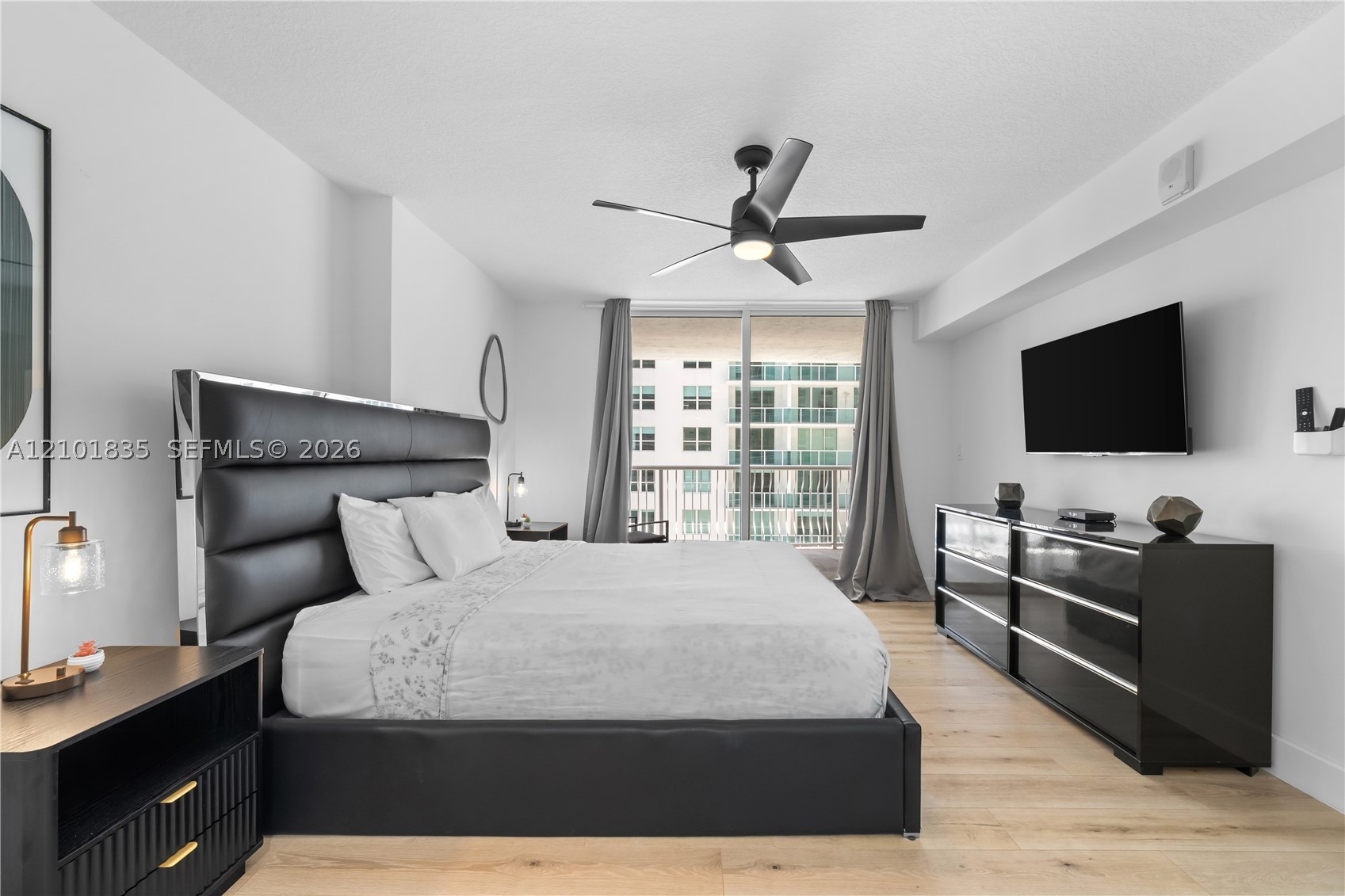 1200 Brickell Bay Dr #1907, Miami FL 33131