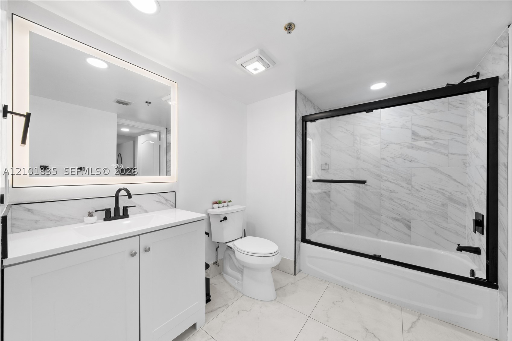 1200 Brickell Bay Dr #1907, Miami FL 33131