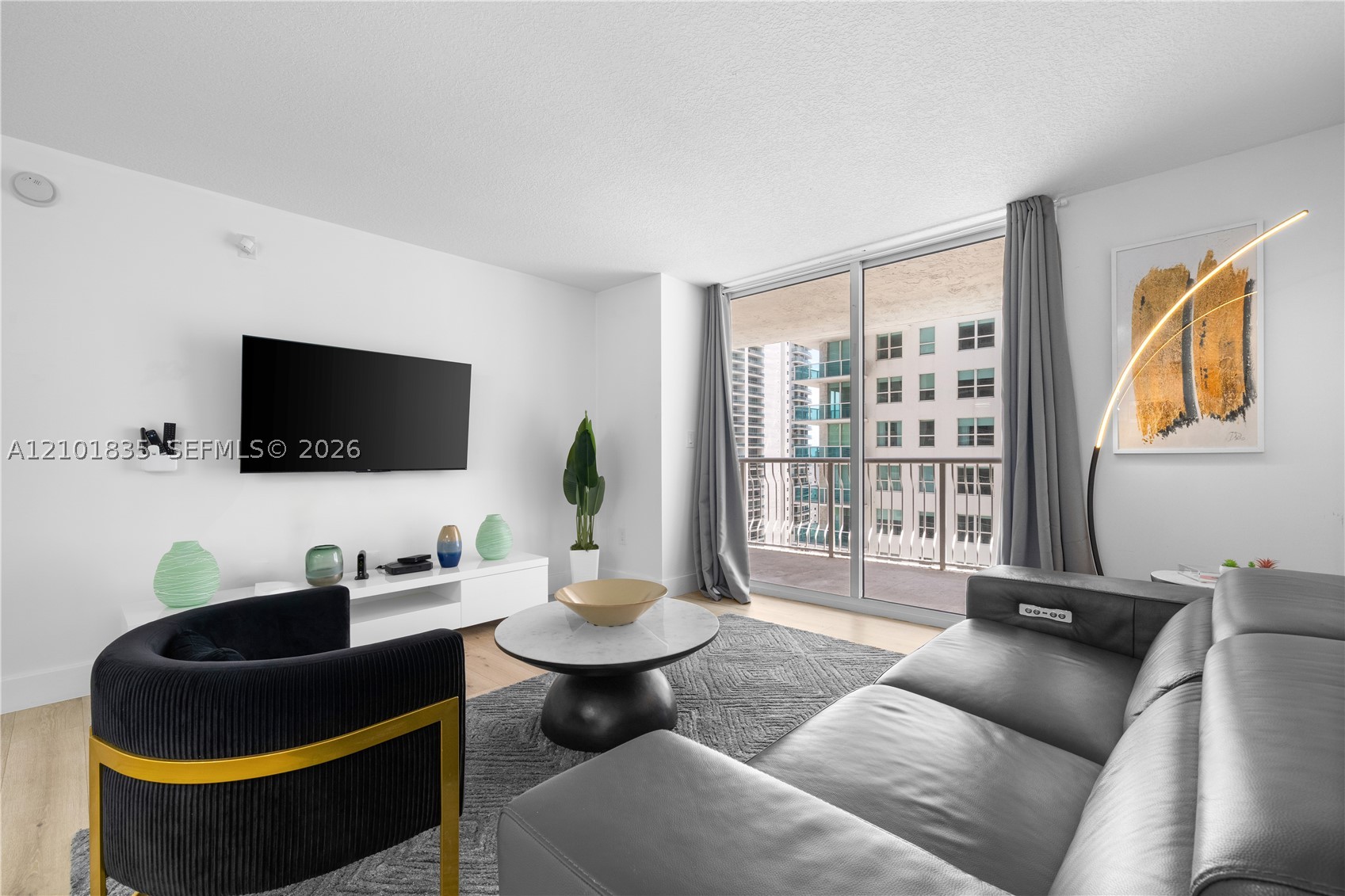 1200 Brickell Bay Dr #1907, Miami FL 33131