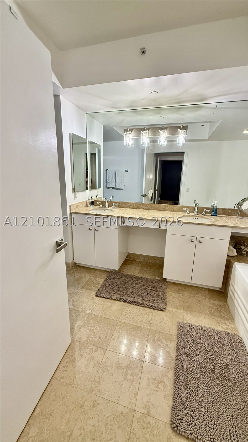 4779 Collins Ave #1908, Miami Beach FL 33140