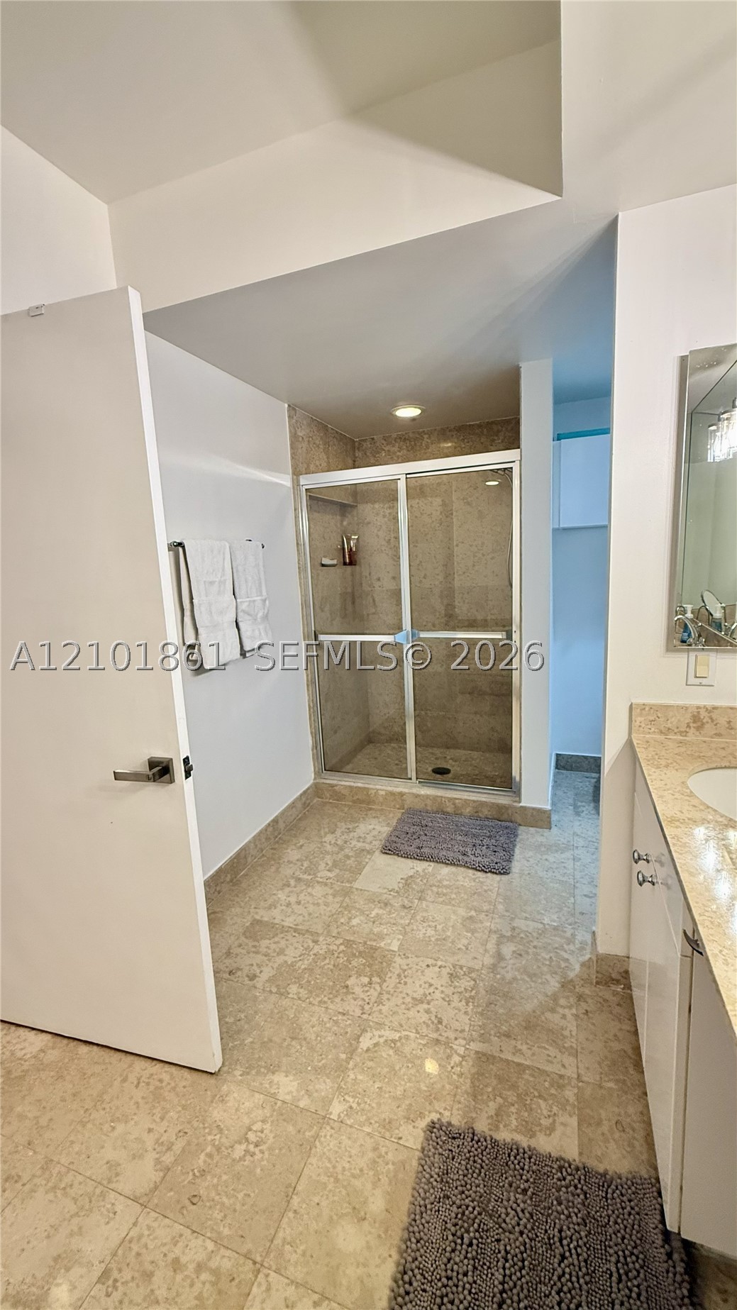 4779 Collins Ave #1908, Miami Beach FL 33140