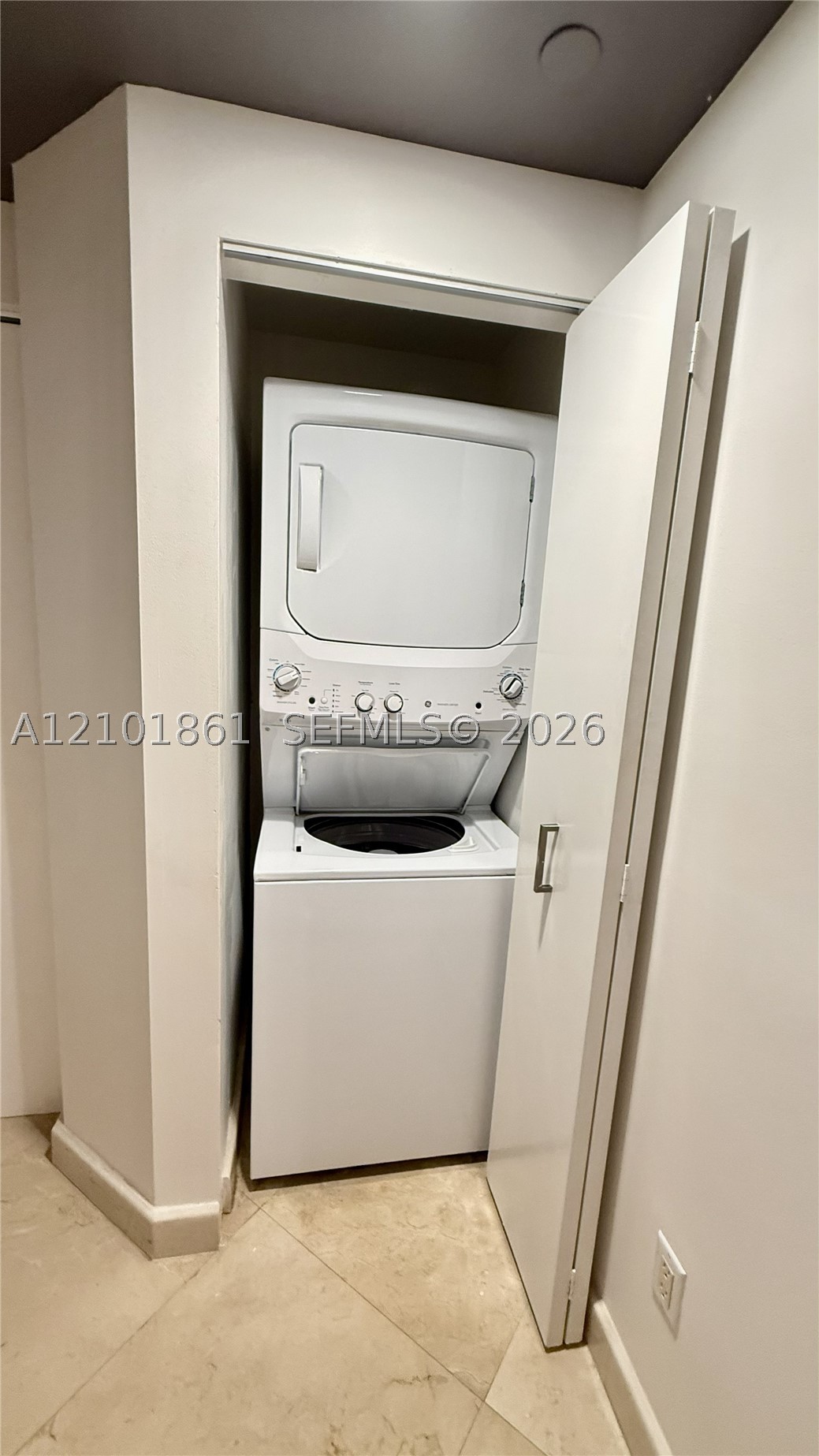 4779 Collins Ave #1908, Miami Beach FL 33140