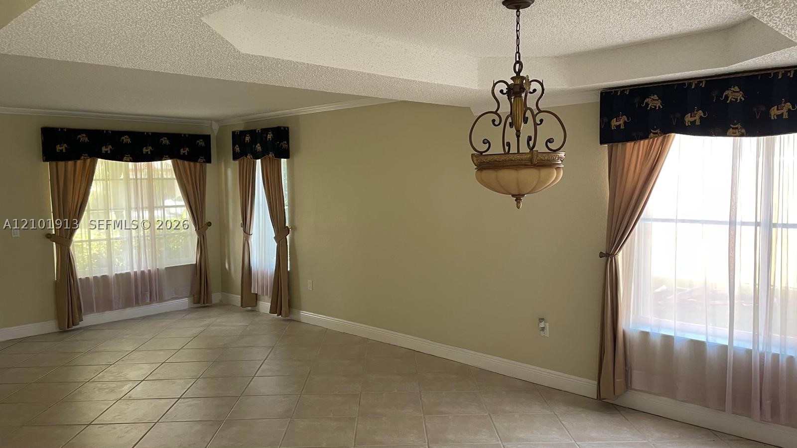 9044 SW 212th Ln, Cutler Bay FL 33189