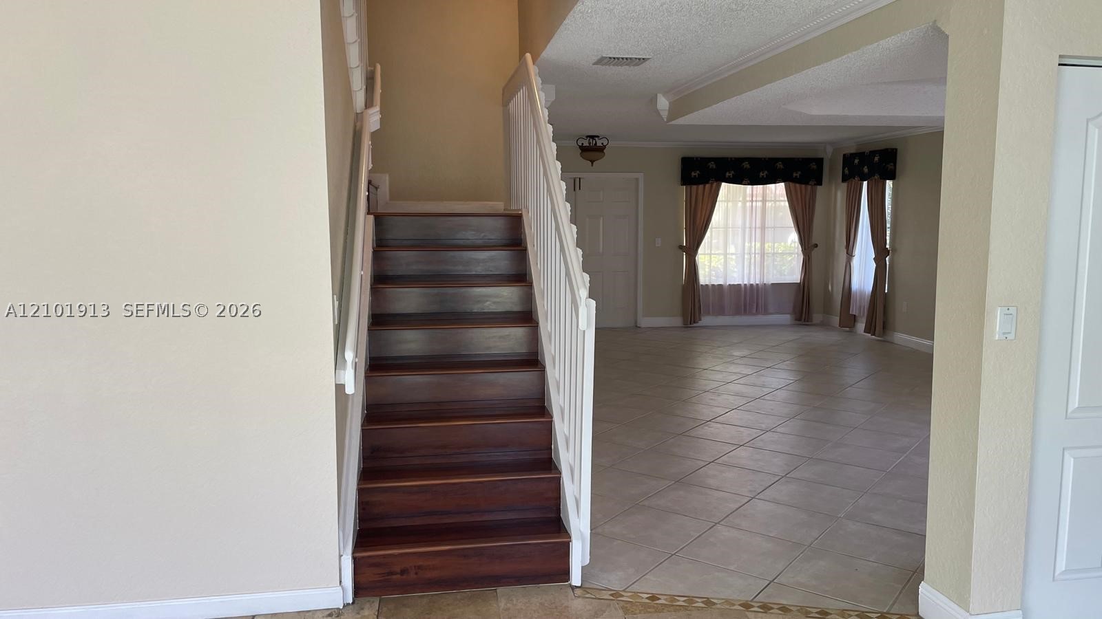 9044 SW 212th Ln, Cutler Bay FL 33189