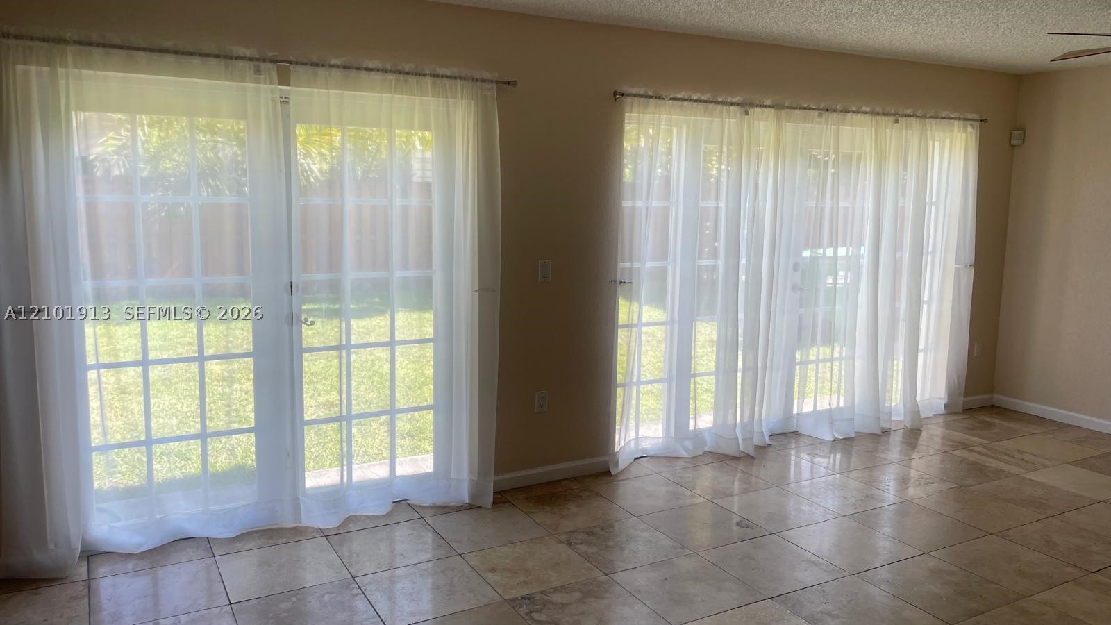 9044 SW 212th Ln, Cutler Bay FL 33189