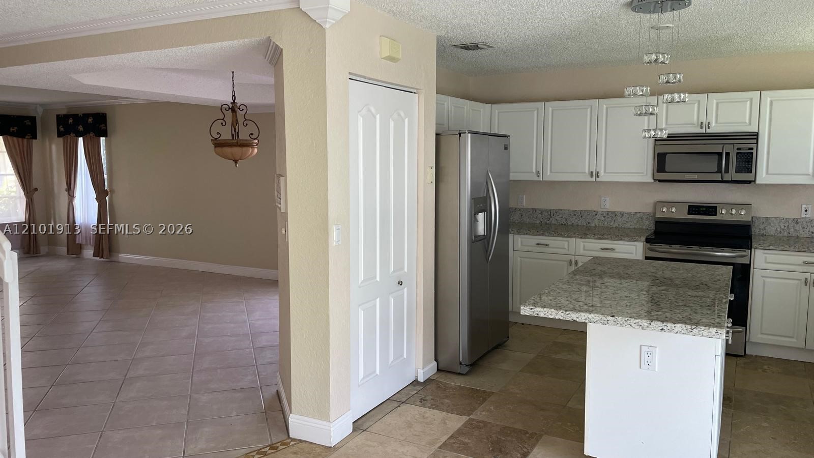 9044 SW 212th Ln, Cutler Bay FL 33189