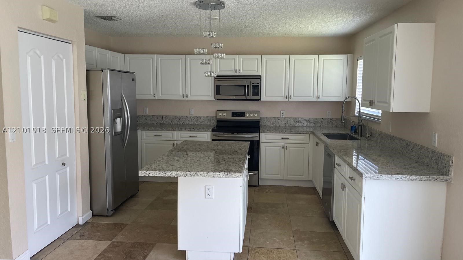 9044 SW 212th Ln, Cutler Bay FL 33189