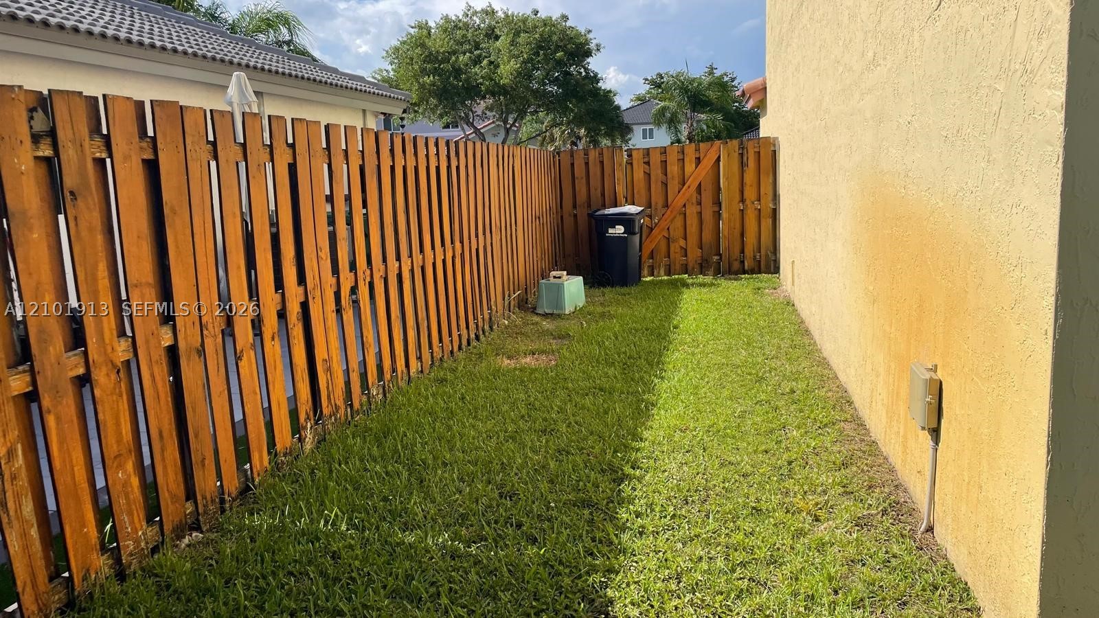 9044 SW 212th Ln, Cutler Bay FL 33189