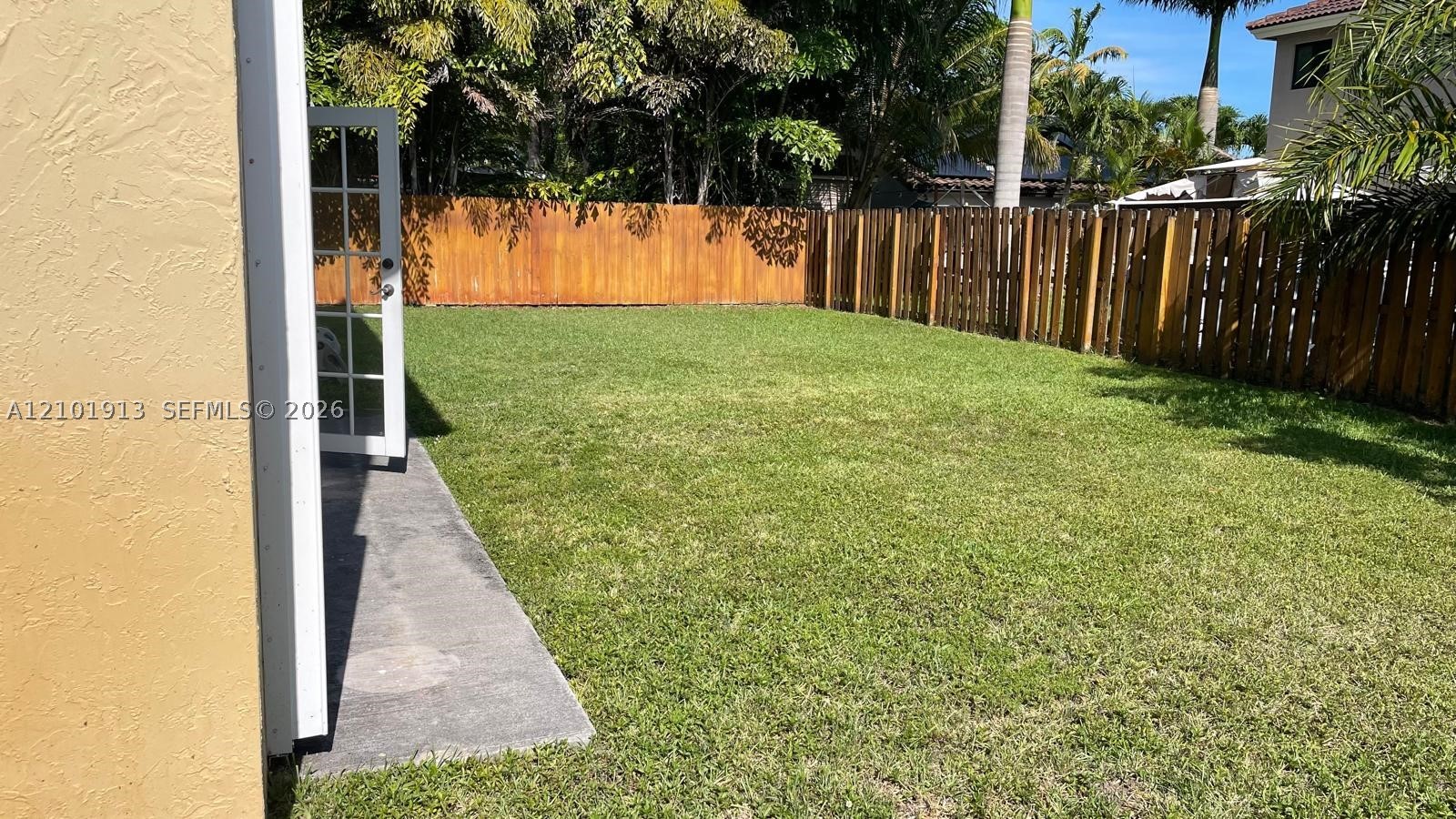 9044 SW 212th Ln, Cutler Bay FL 33189