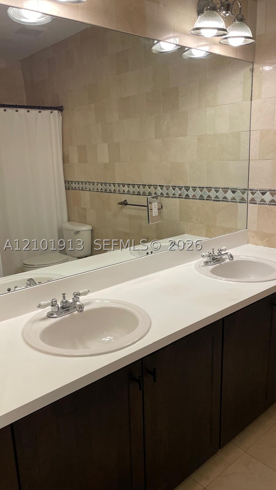 9044 SW 212th Ln, Cutler Bay FL 33189