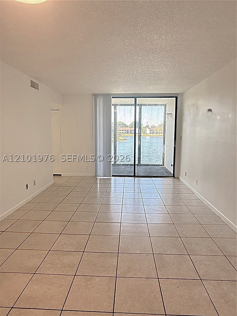 210 Lake Pointe Dr #210, Oakland Park FL 33309