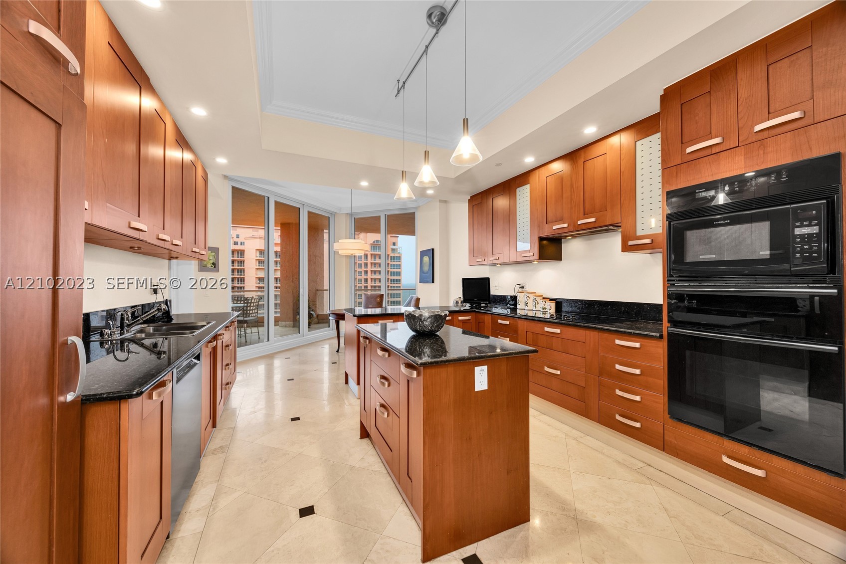 60 Edgewater Dr #14E, Coral Gables FL 33133