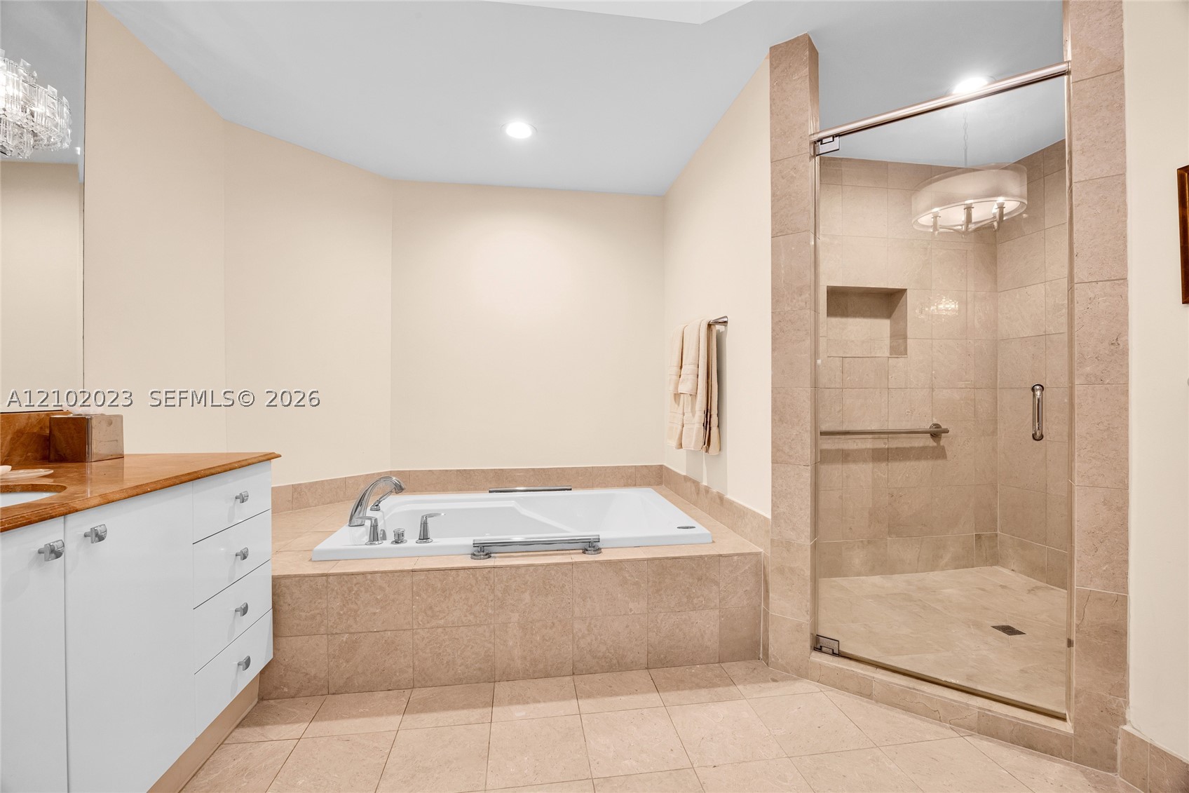 60 Edgewater Dr #14E, Coral Gables FL 33133