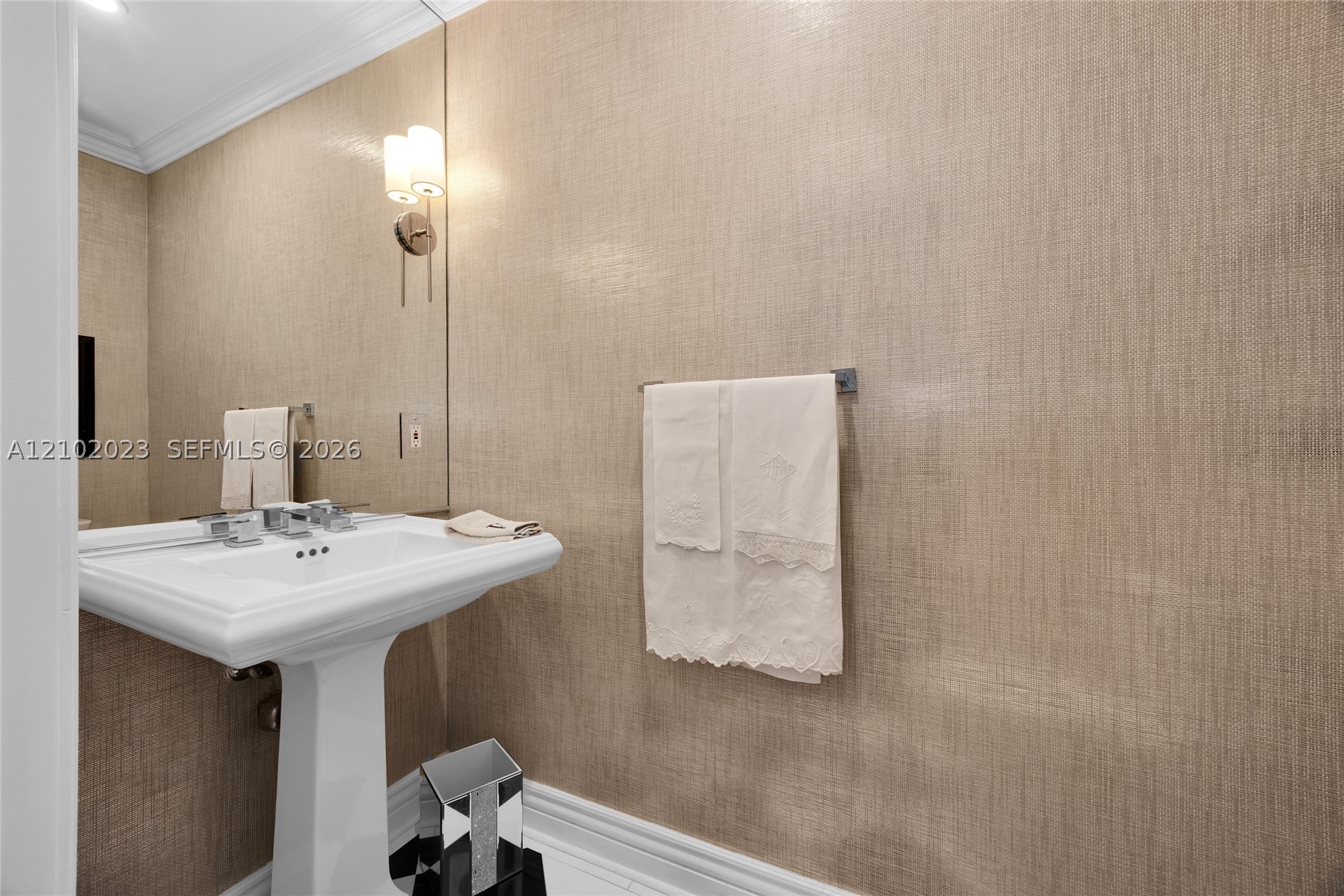 60 Edgewater Dr #14E, Coral Gables FL 33133