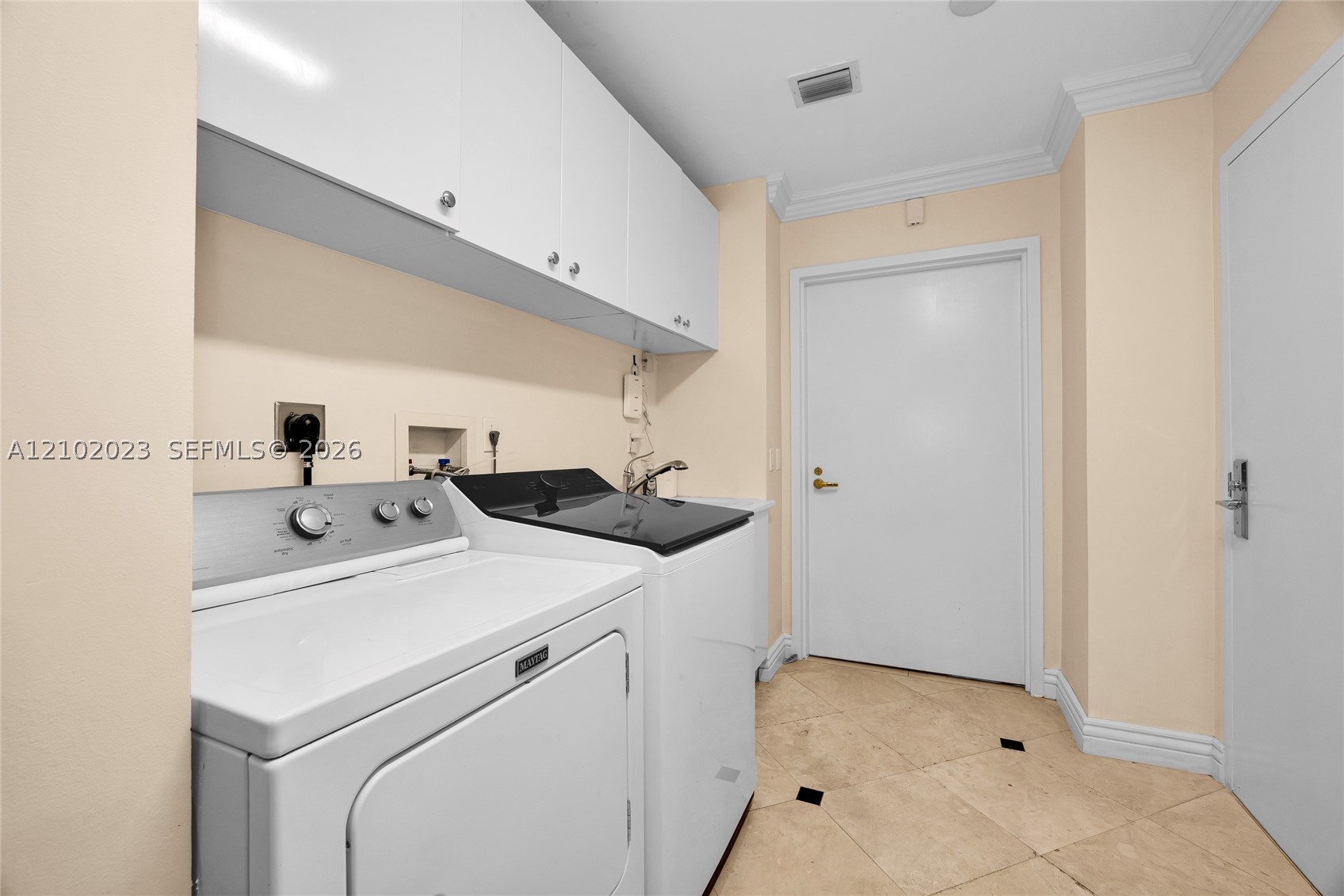 60 Edgewater Dr #14E, Coral Gables FL 33133