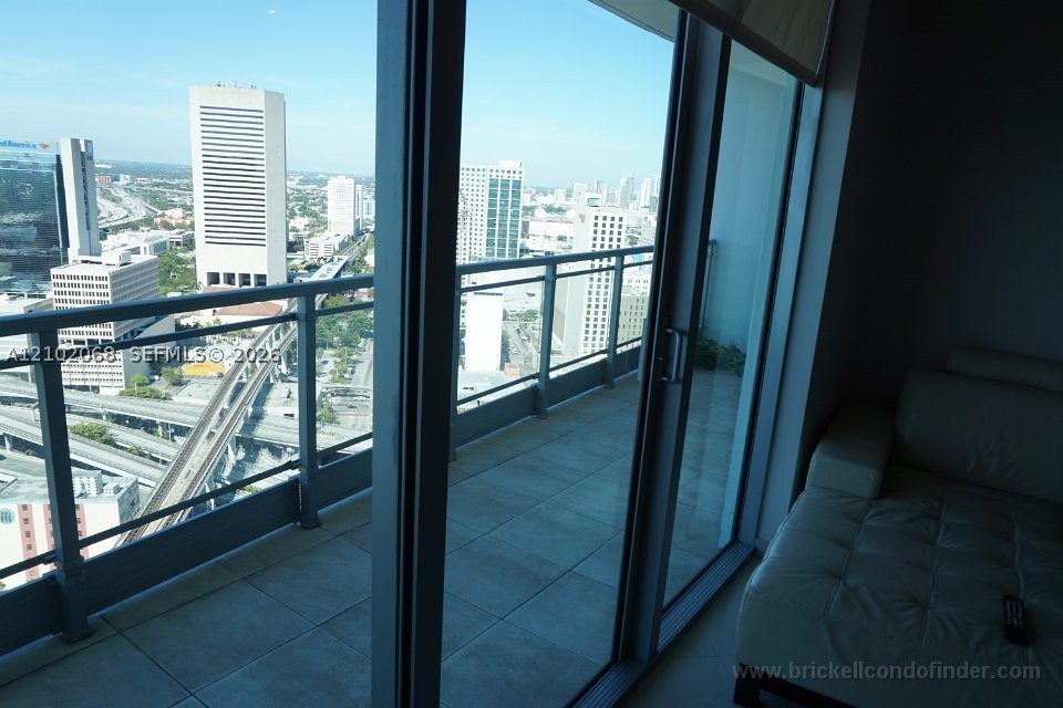 90 SW 3rd St #3505, Miami FL 33130