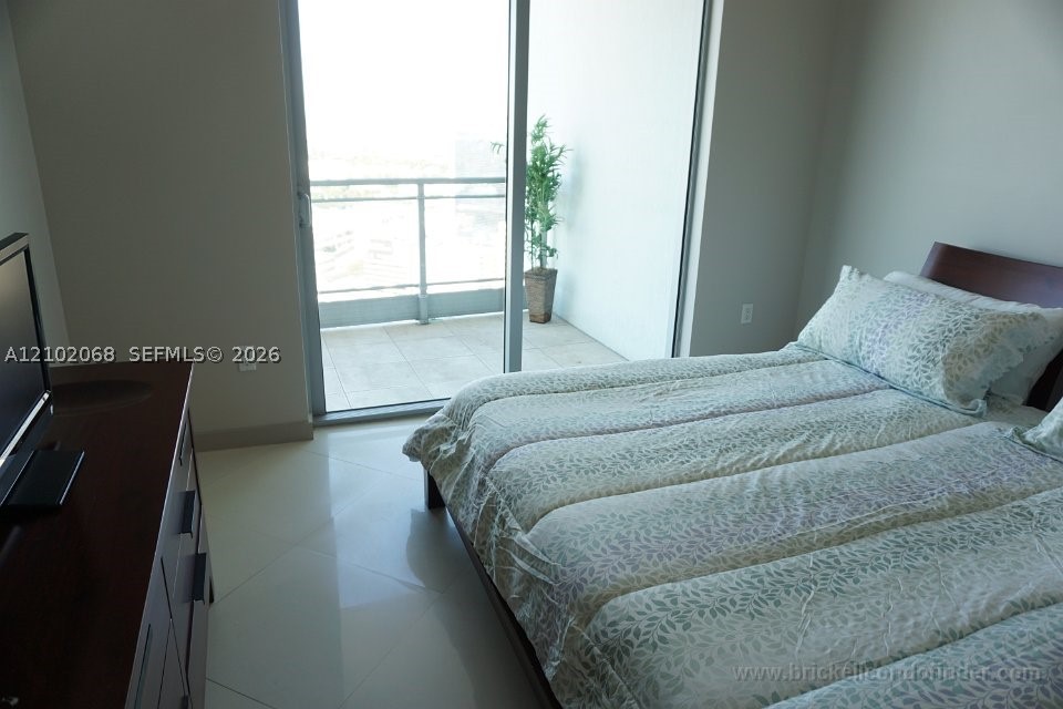 90 SW 3rd St #3505, Miami FL 33130