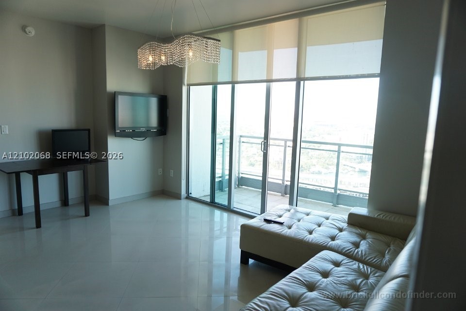 90 SW 3rd St #3505, Miami FL 33130