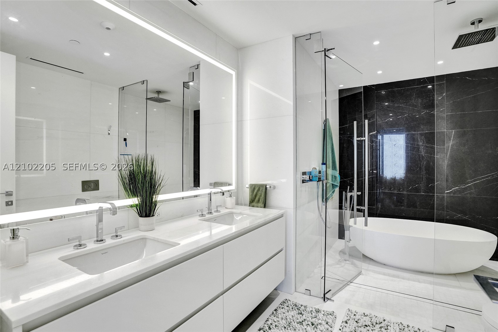 300 Biscayne Boulevard Way #2106W, Miami FL 33131