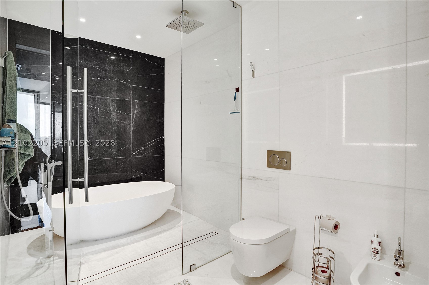 300 Biscayne Boulevard Way #2106W, Miami FL 33131