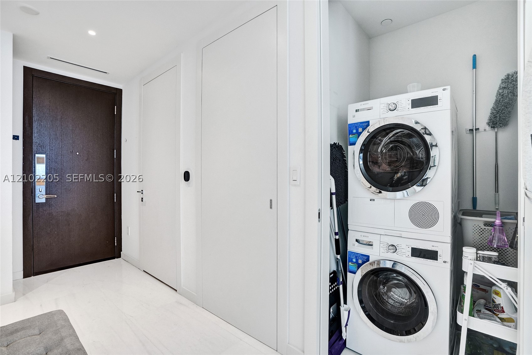 300 Biscayne Boulevard Way #2106W, Miami FL 33131