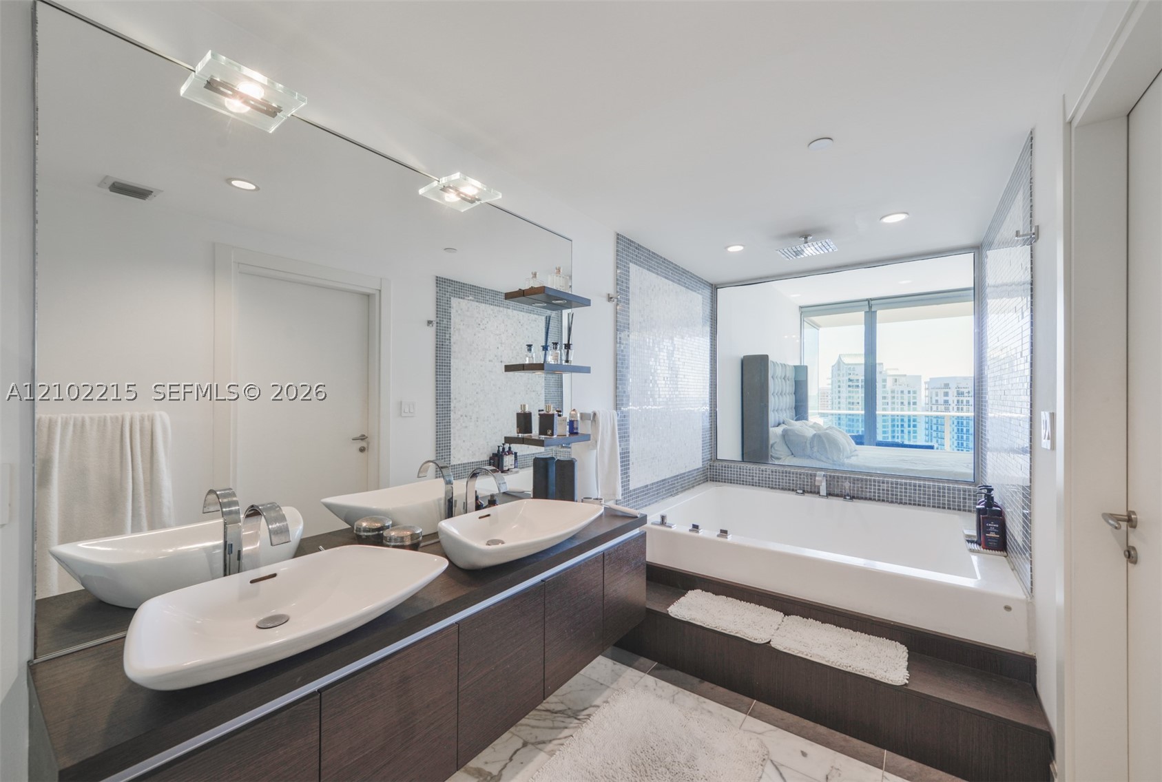 200 Biscayne Boulevard Way #3905, Miami FL 33131