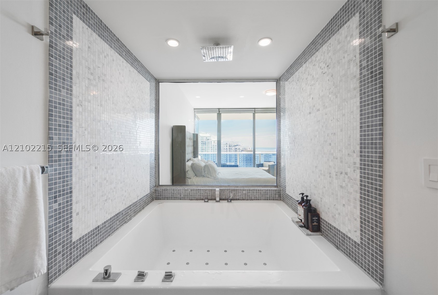 200 Biscayne Boulevard Way #3905, Miami FL 33131