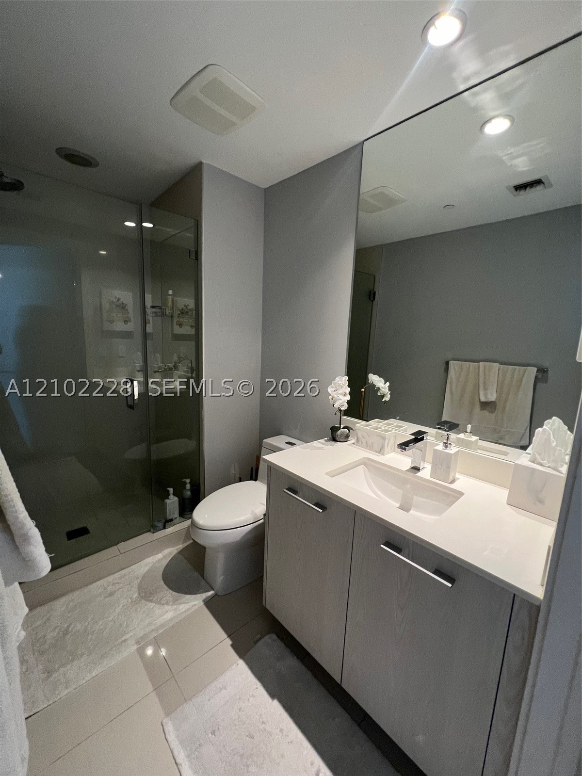 45 SW 9th St #2702, Miami FL 33130