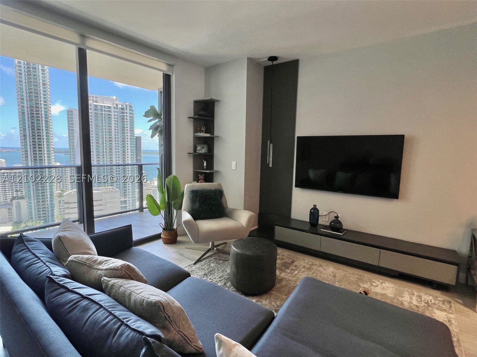 45 SW 9th St #2702, Miami FL 33130