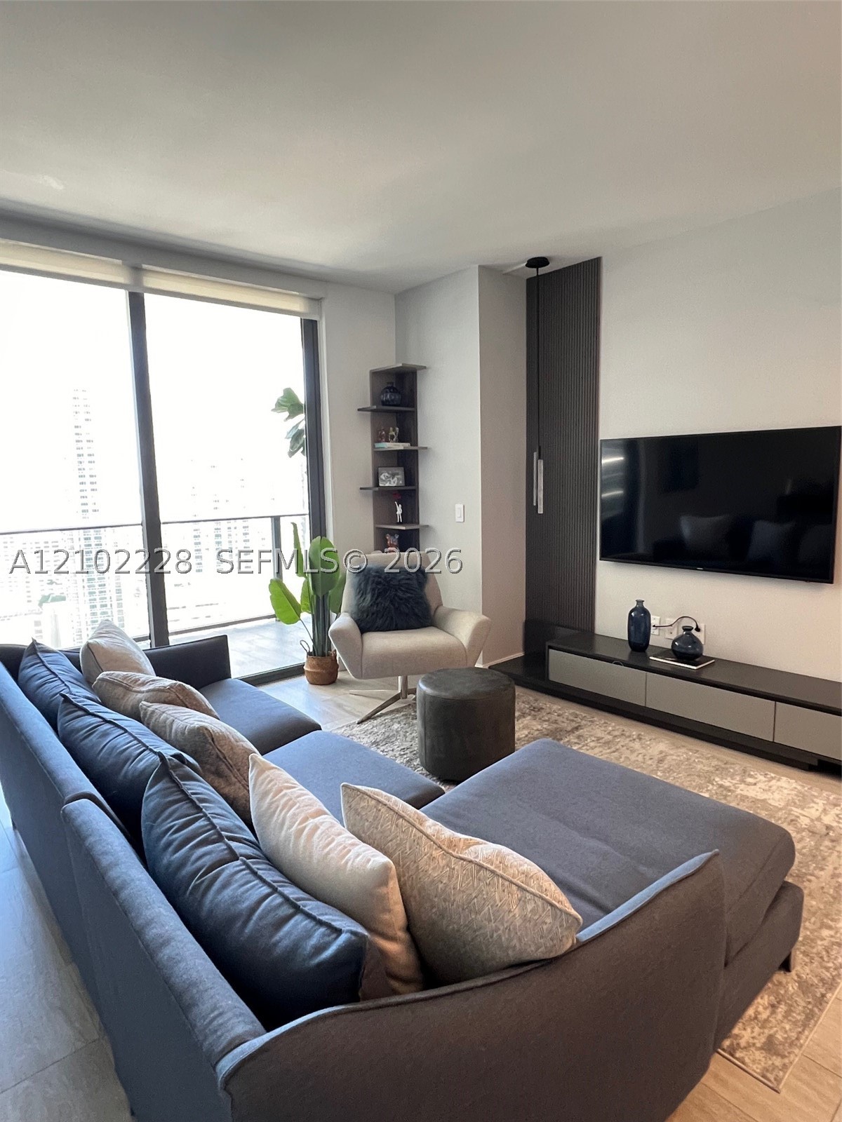 45 SW 9th St #2702, Miami FL 33130