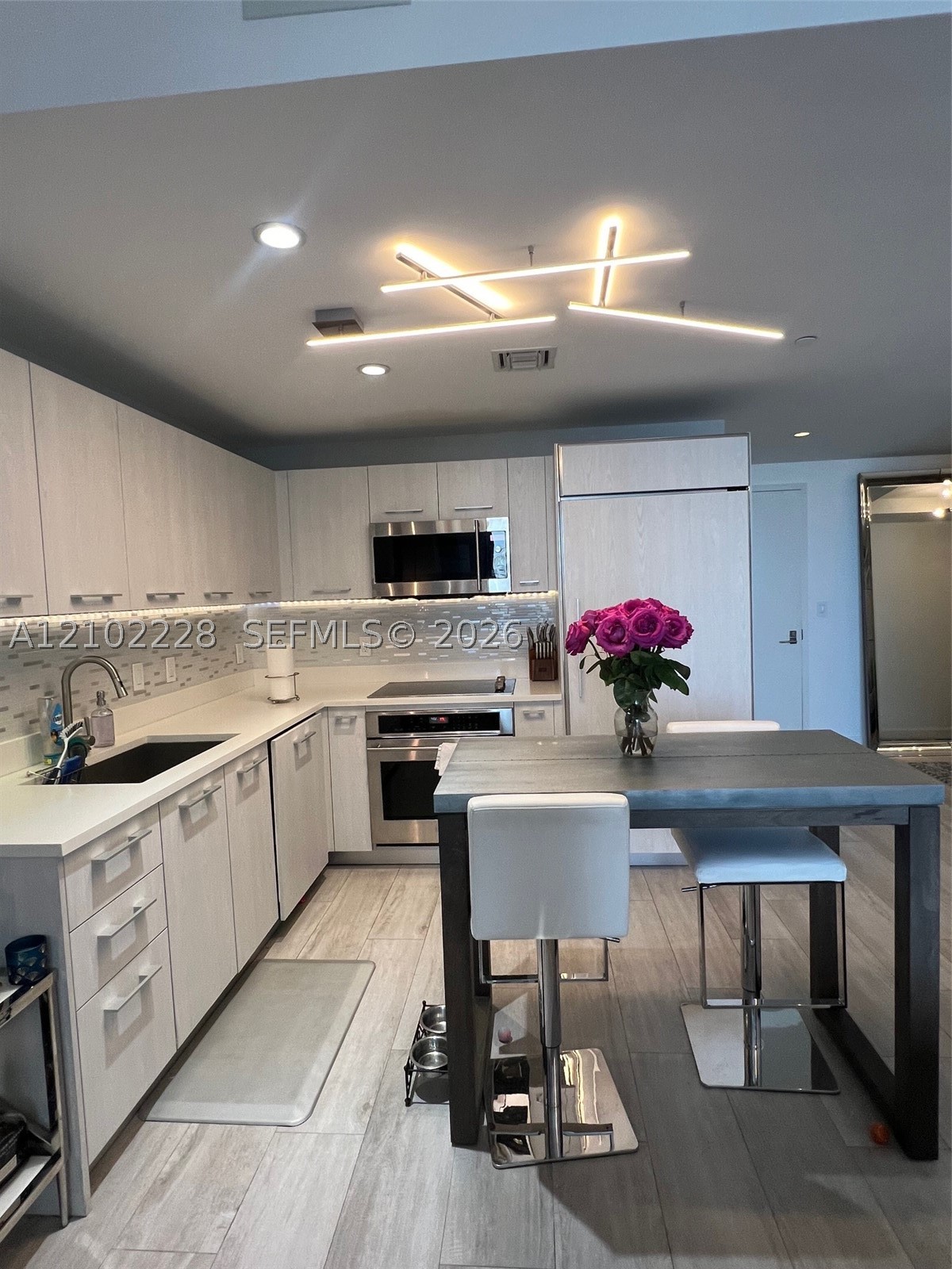 45 SW 9th St #2702, Miami FL 33130
