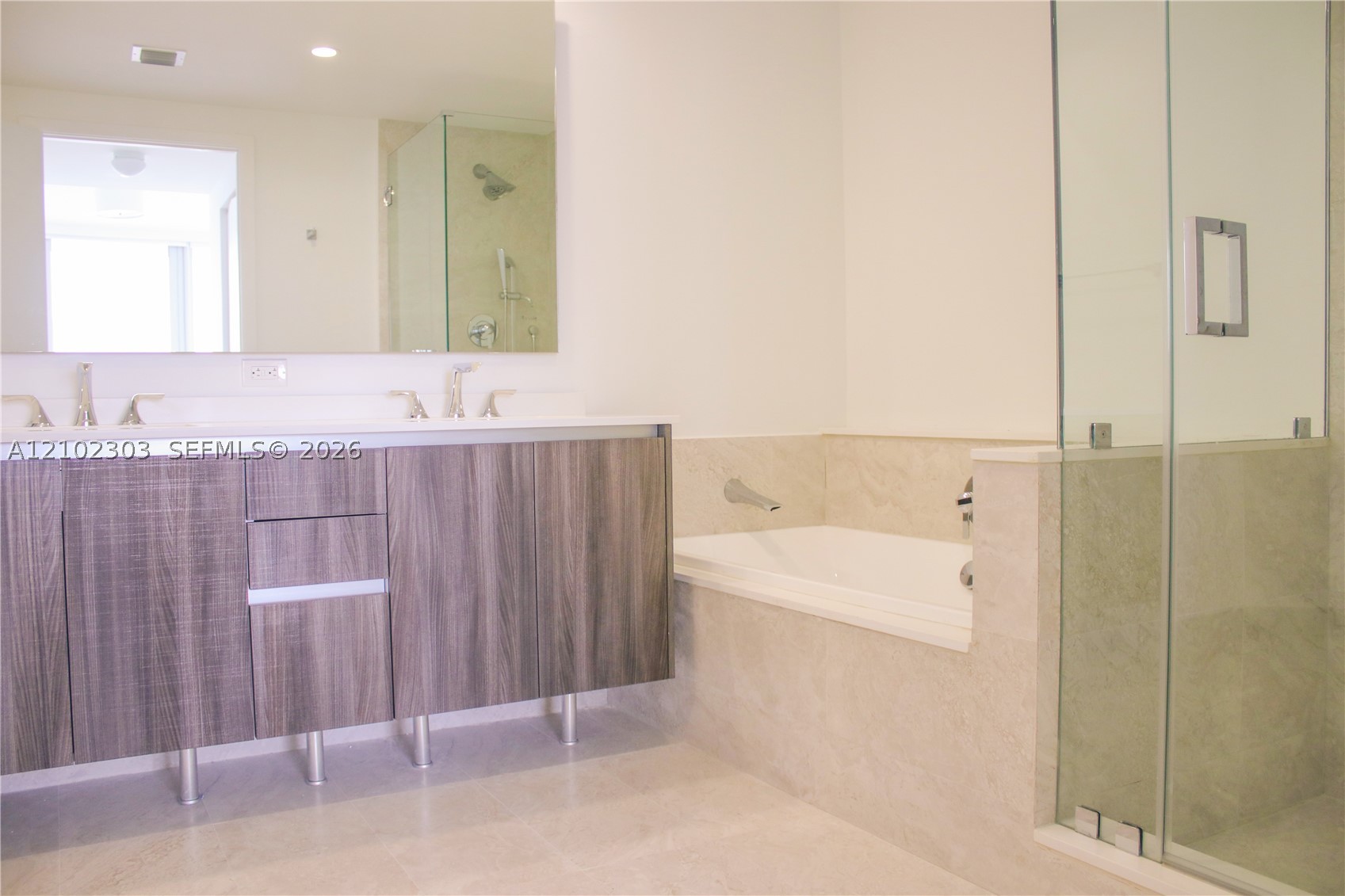 488 NE 18th St #1601, Miami FL 33132