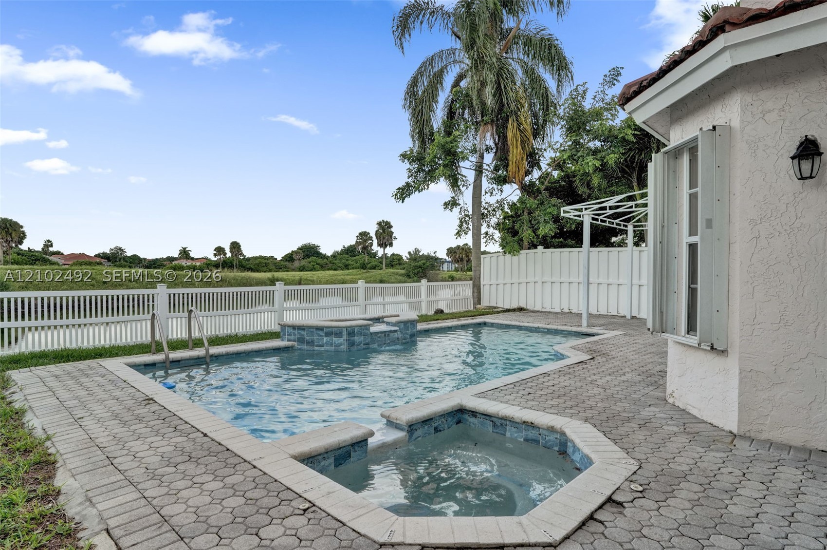 7860 NW 28th St, Margate FL 33063