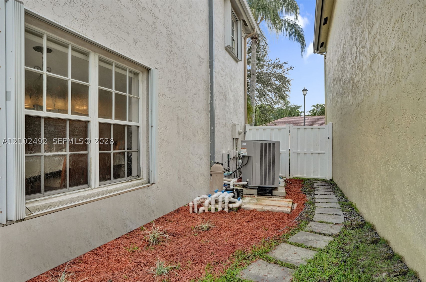 7860 NW 28th St, Margate FL 33063
