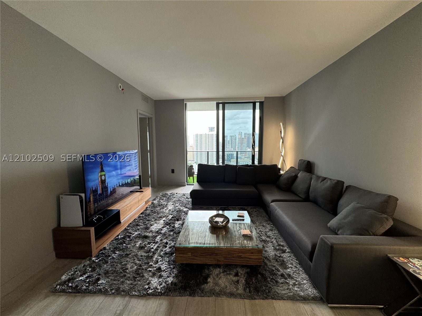 45 SW 9th St #3010, Miami FL 33130